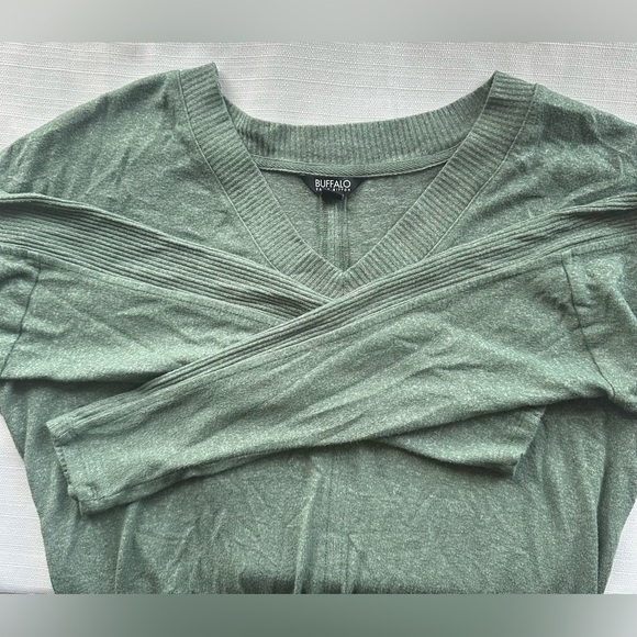 BUFFALO David Bitton Green V-Neck Women's Sweater, size M - Picture 4 of 5